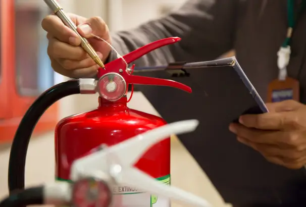 Manutenção e recarga de extintores de incêndio